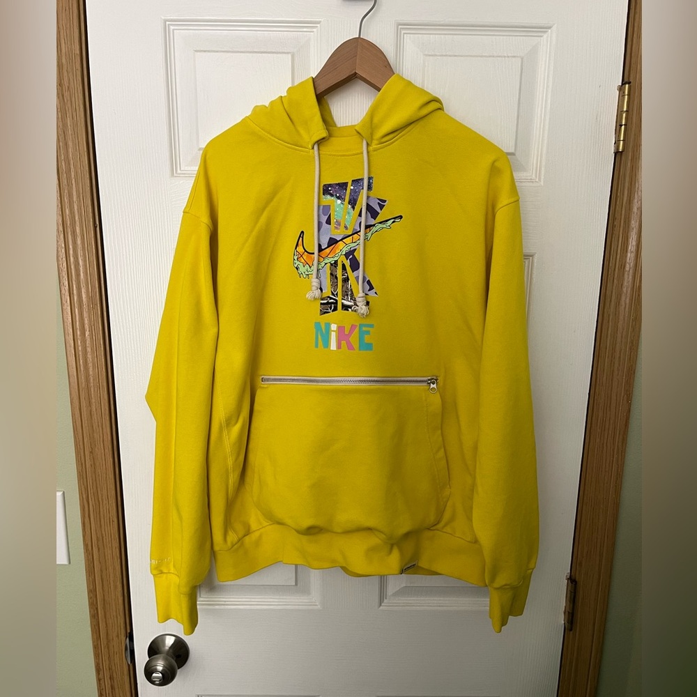 Nike Standard Issue Basketball Hoodie